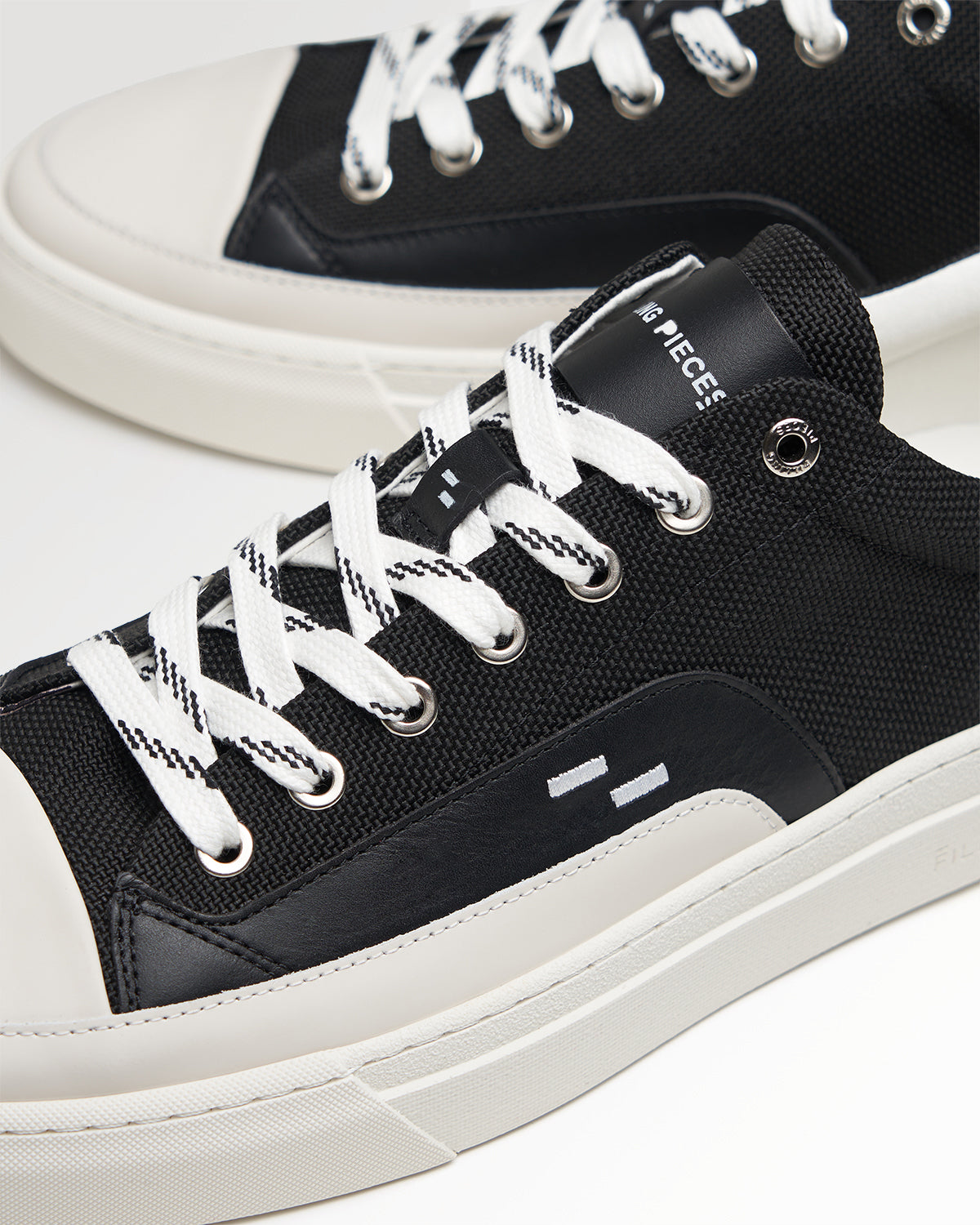 Filling Pieces: Riveira Low - Black