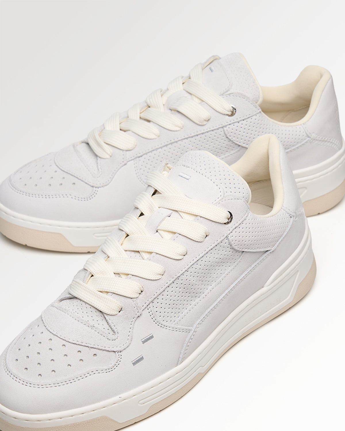Filling Pieces: Cruiser Suede - White